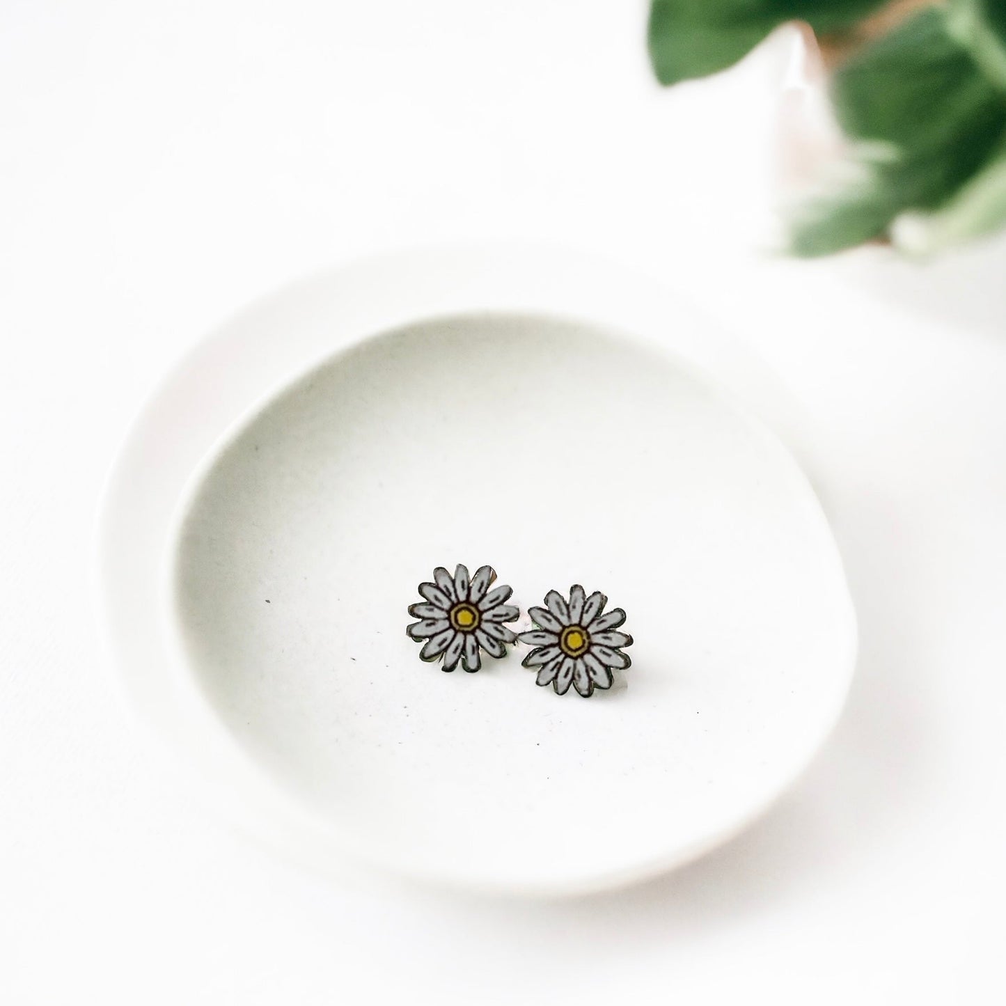 White Daisy Mini Wood Stud Earrings