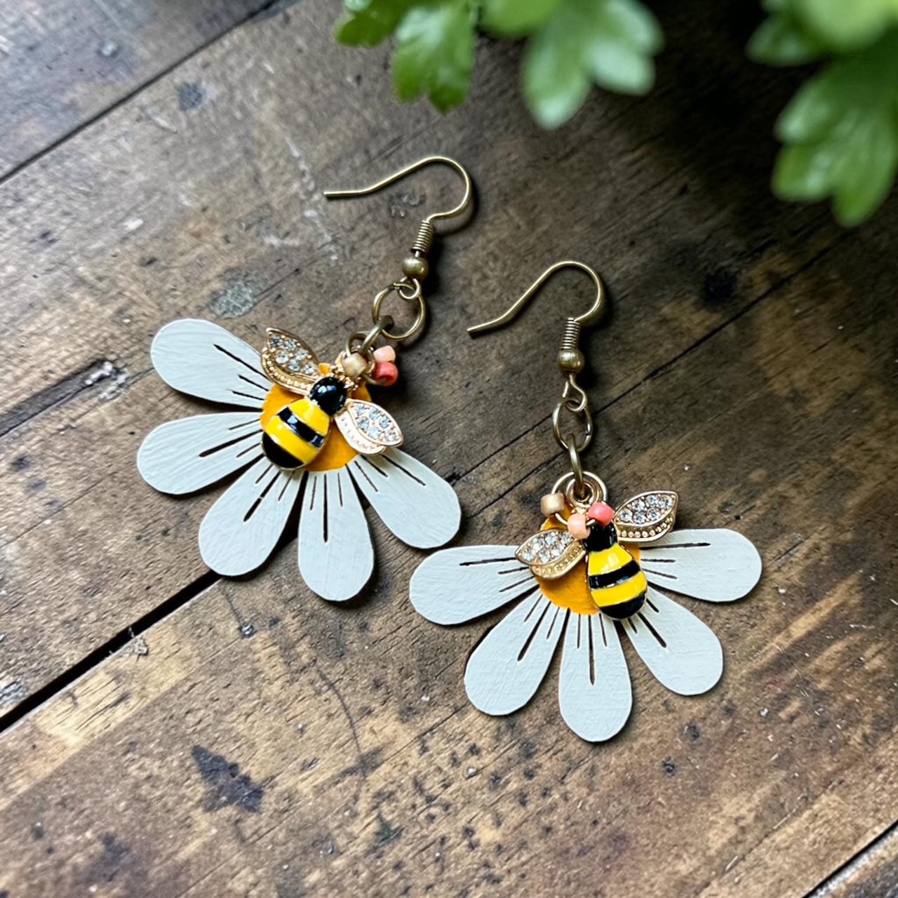 Bumble Bee & Daisy Dangles